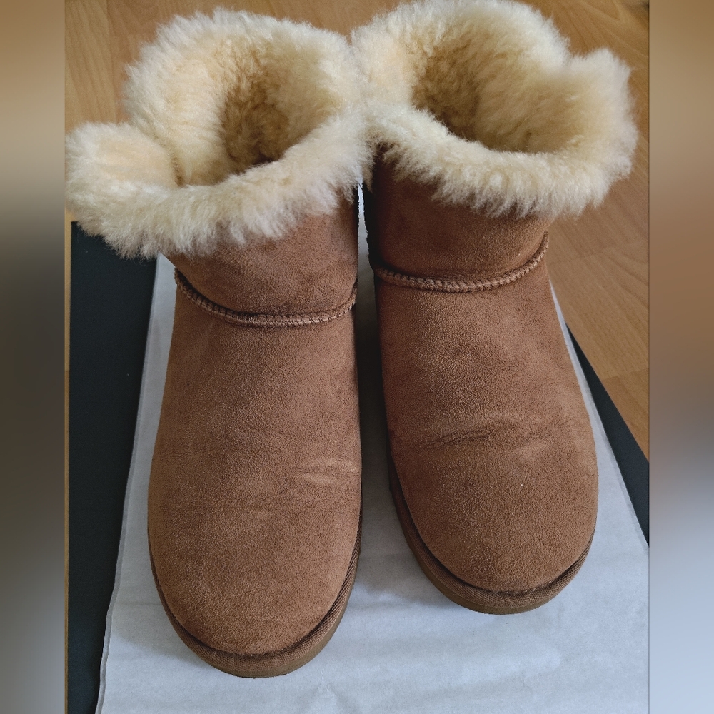 UGG Tan Short Shearling Winter Boots - 7 US/38 EU - Picture 4 of 11